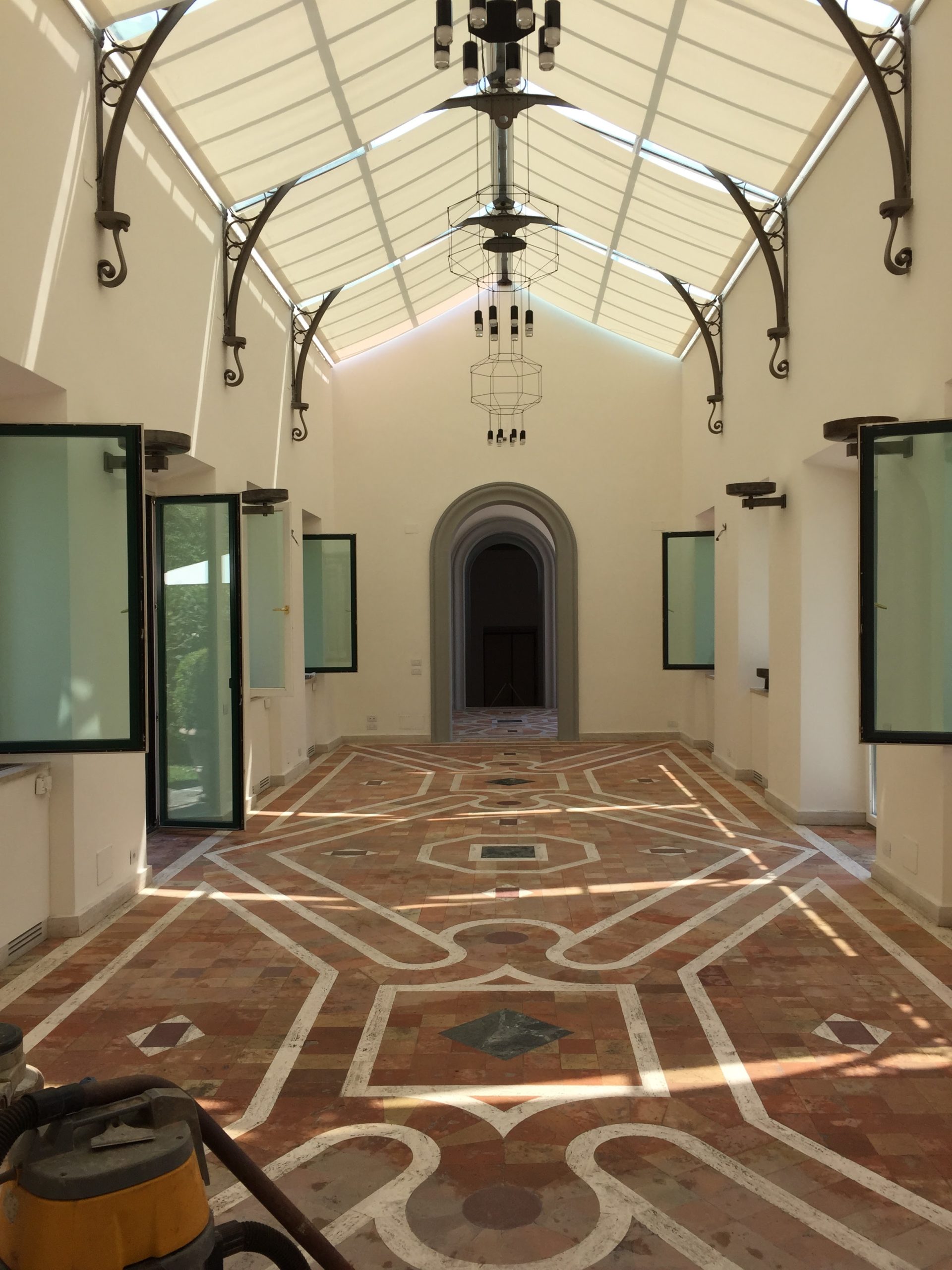 Pavimento-in-cotto-di-recupero-finitura-con-cere-naturali-2-1-scaled