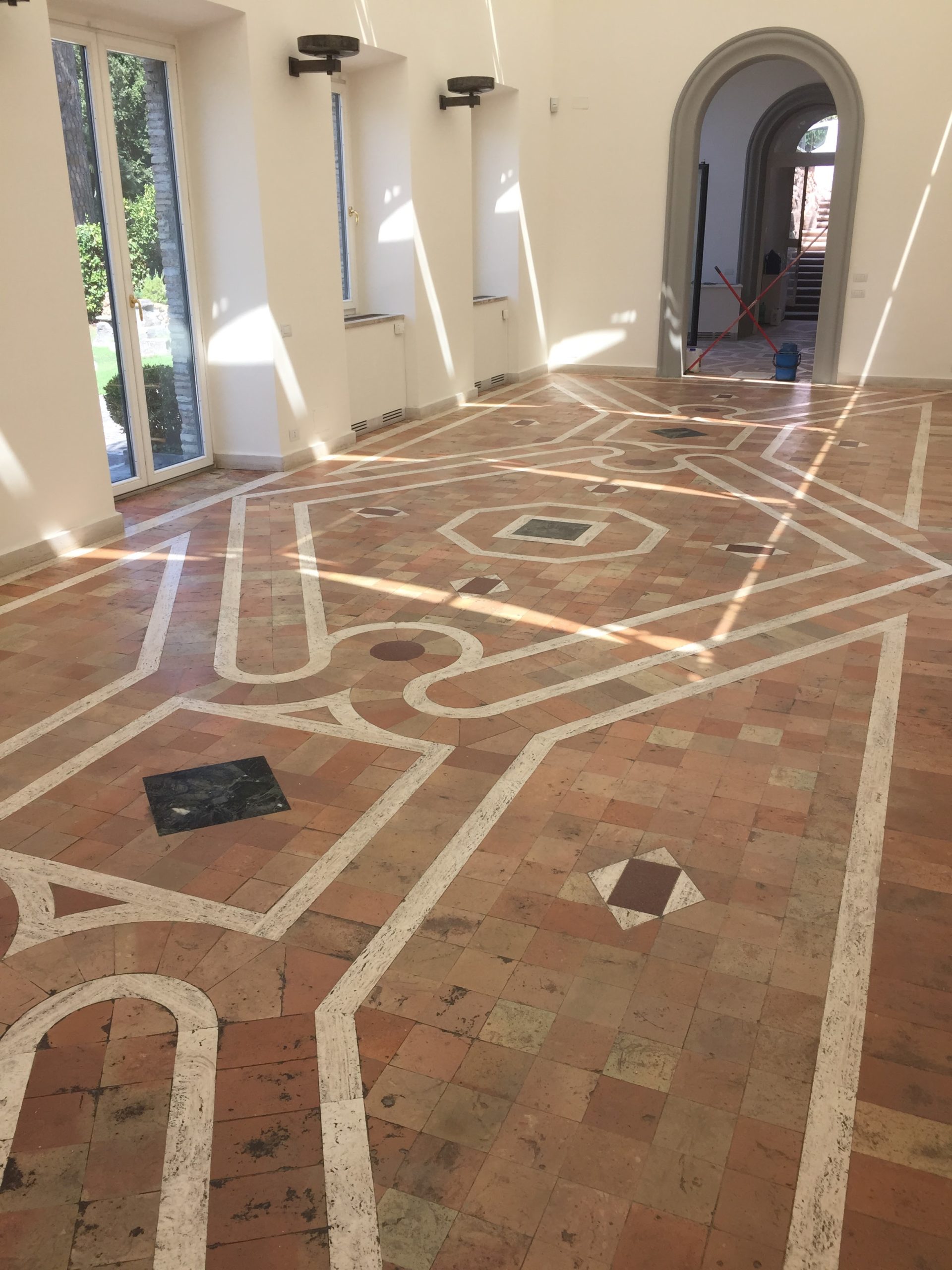 Pavimento-in-cotto-di-recupero-finitura-con-cere-naturali-4-scaled